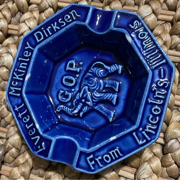 Vintage GOP Everest McKinley Dirksen Lincoln Illinois Cobalt Blue Ashtray - Picture 3 of 5